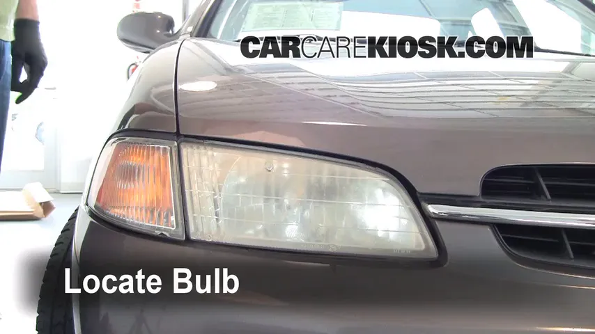 1998 Nissan Altima GXE 2.4L 4 Cyl. Lights Turn Signal - Front (replace bulb)